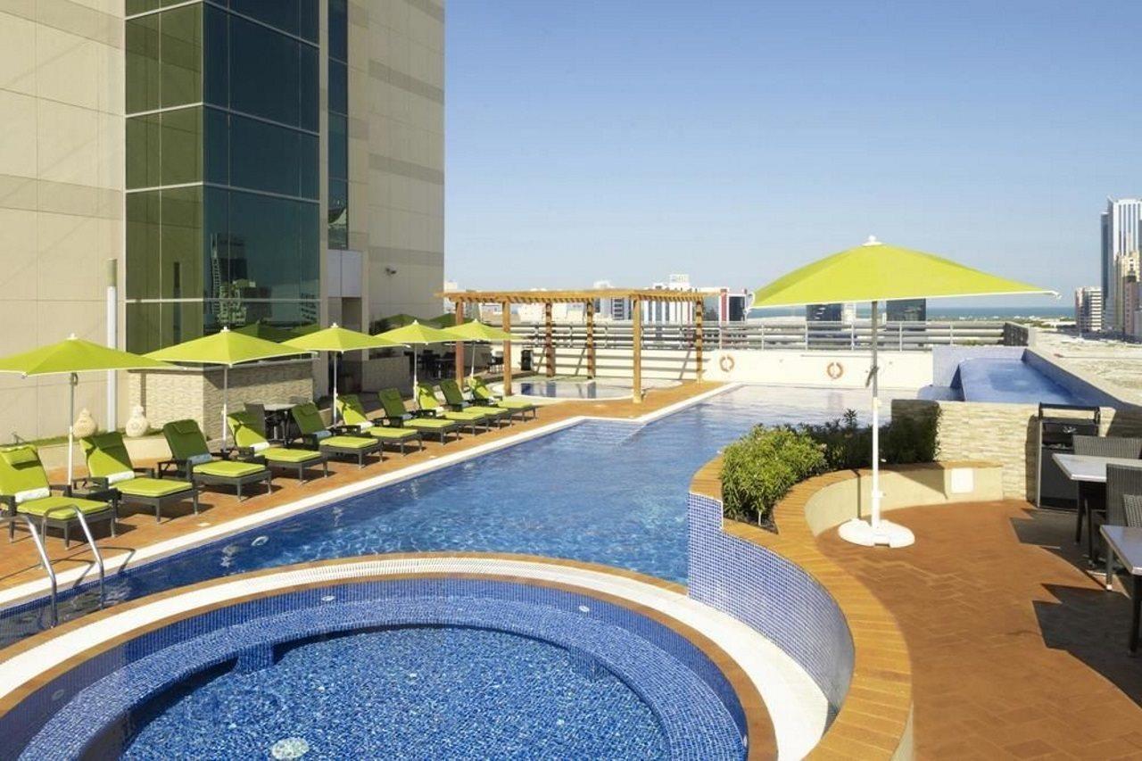 Fraser Suites Seef Bahrain Manama Exterior foto Rooftop pool