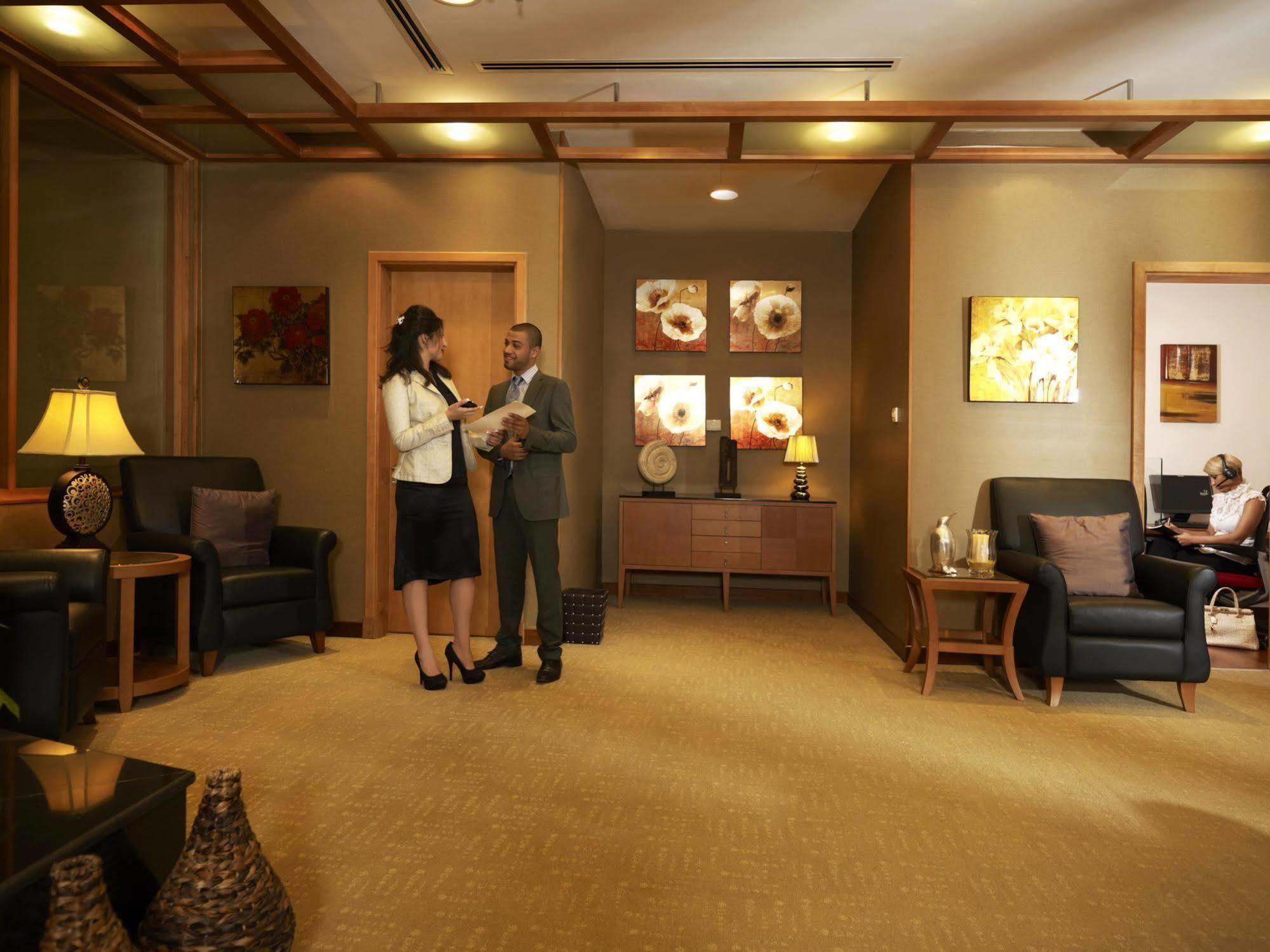 Fraser Suites Seef Bahrain Manama Exterior foto The interior of the lounge