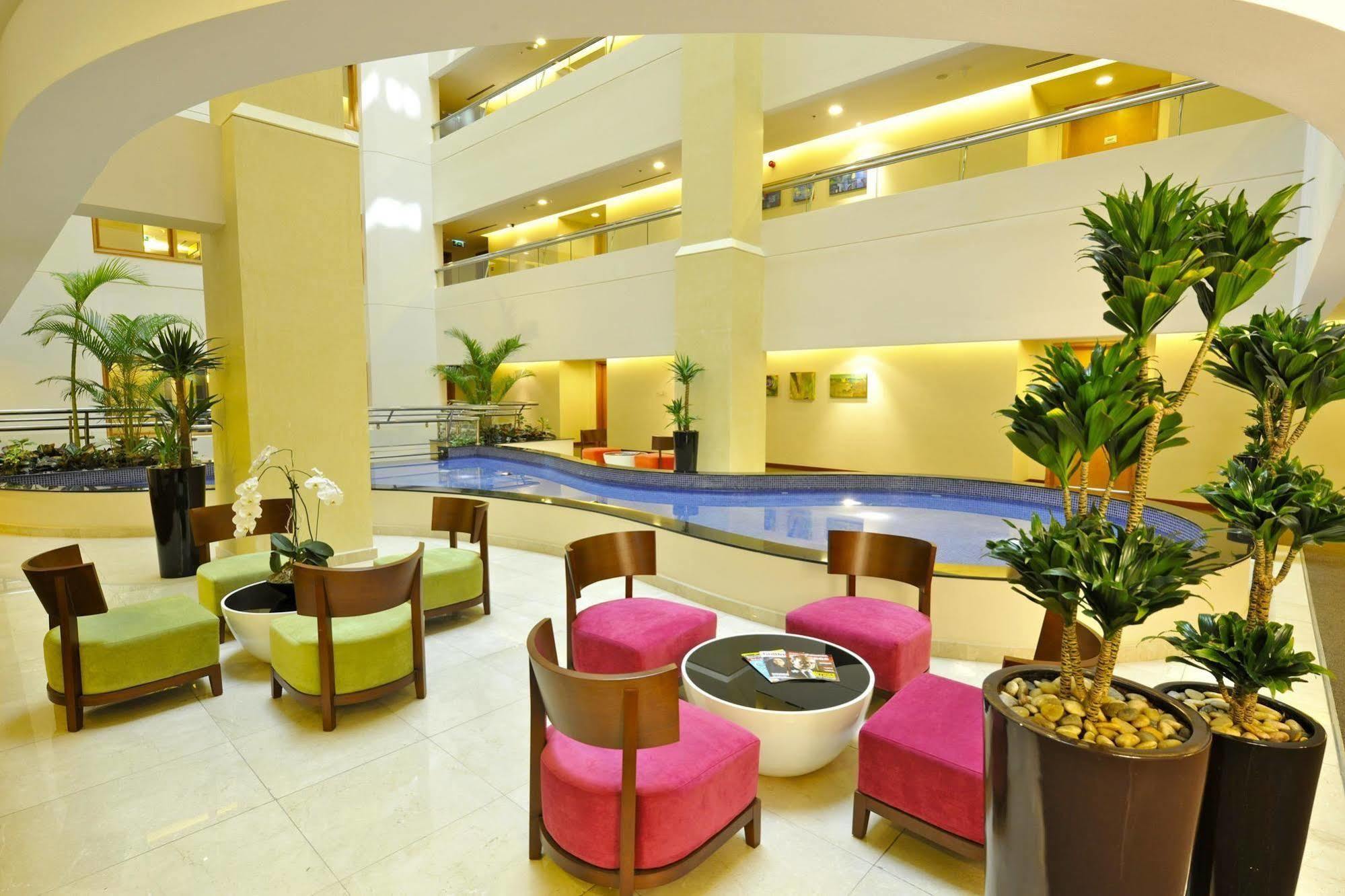Fraser Suites Seef Bahrain Manama Instalações foto Lobby