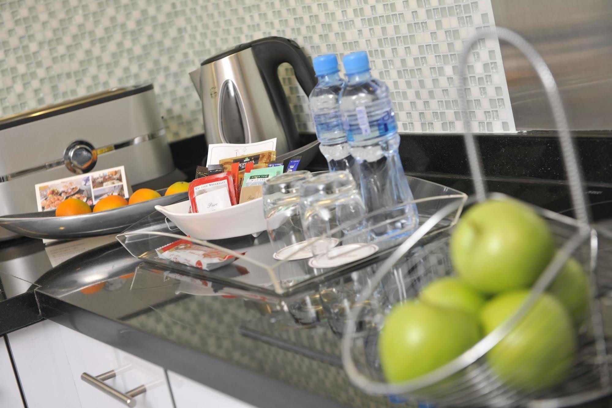 Fraser Suites Seef Bahrain Manama Exterior foto A hospitality tray