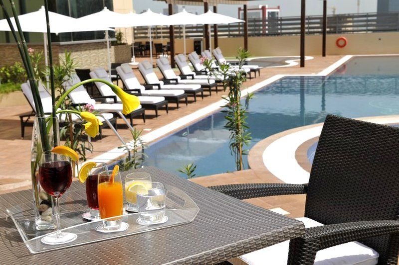 Fraser Suites Seef Bahrain Manama Instalações foto The pool at the hotel